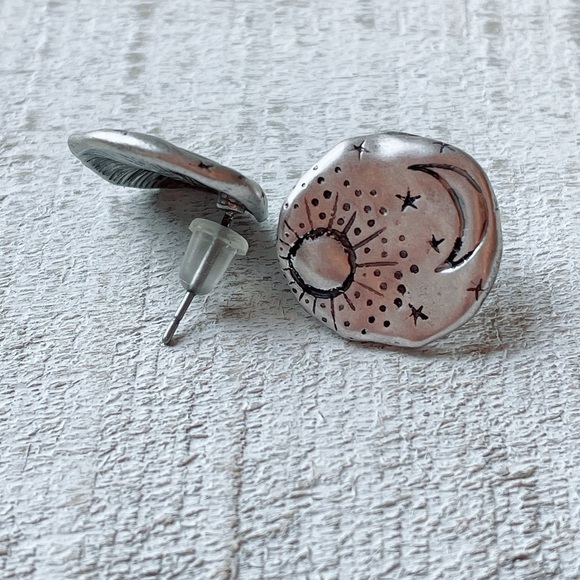 Free People moon + sun celestial silver stud earrings NWOT - Picture 3 of 3